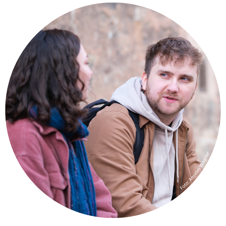 Mentorin mit Studierendem